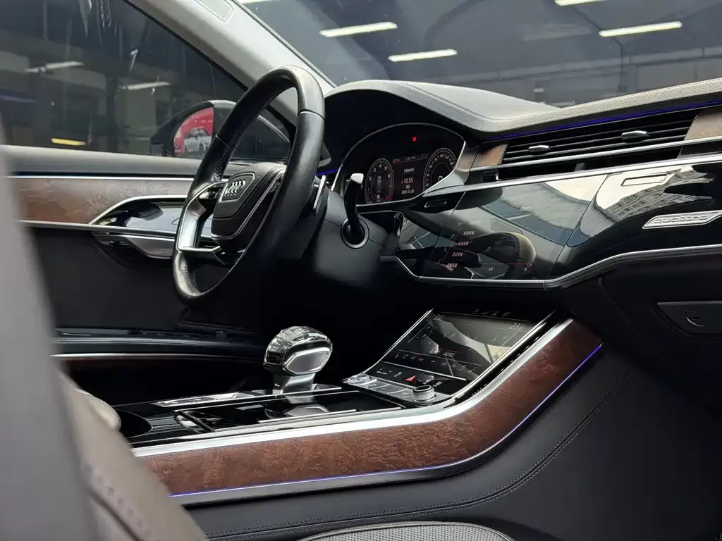 Audi A8 — фото 6