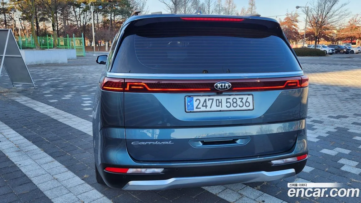 Kia Carnival — фото 4