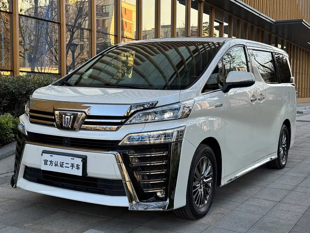 Toyota Vellfire — фото 1