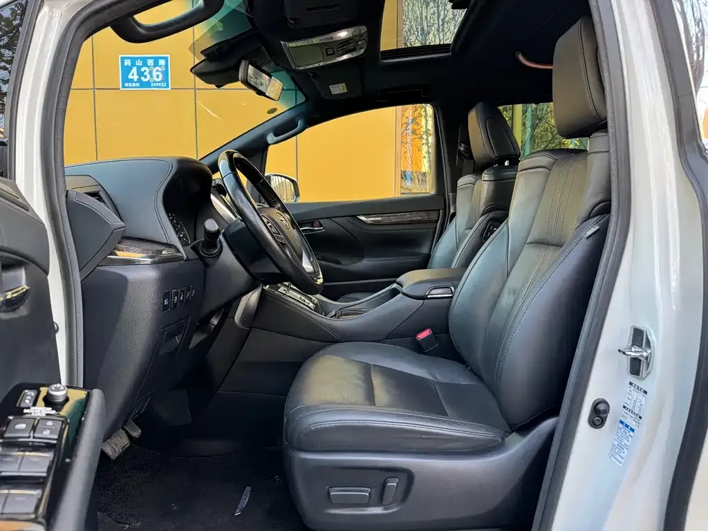 Toyota Vellfire — фото 4