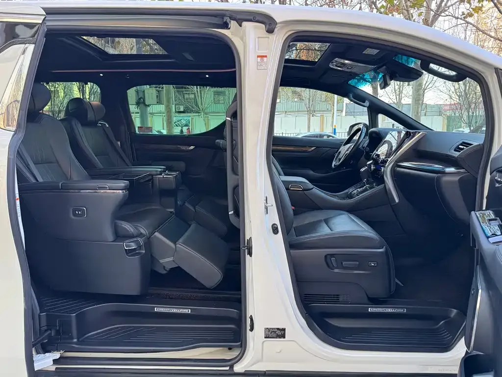 Toyota Vellfire — фото 2
