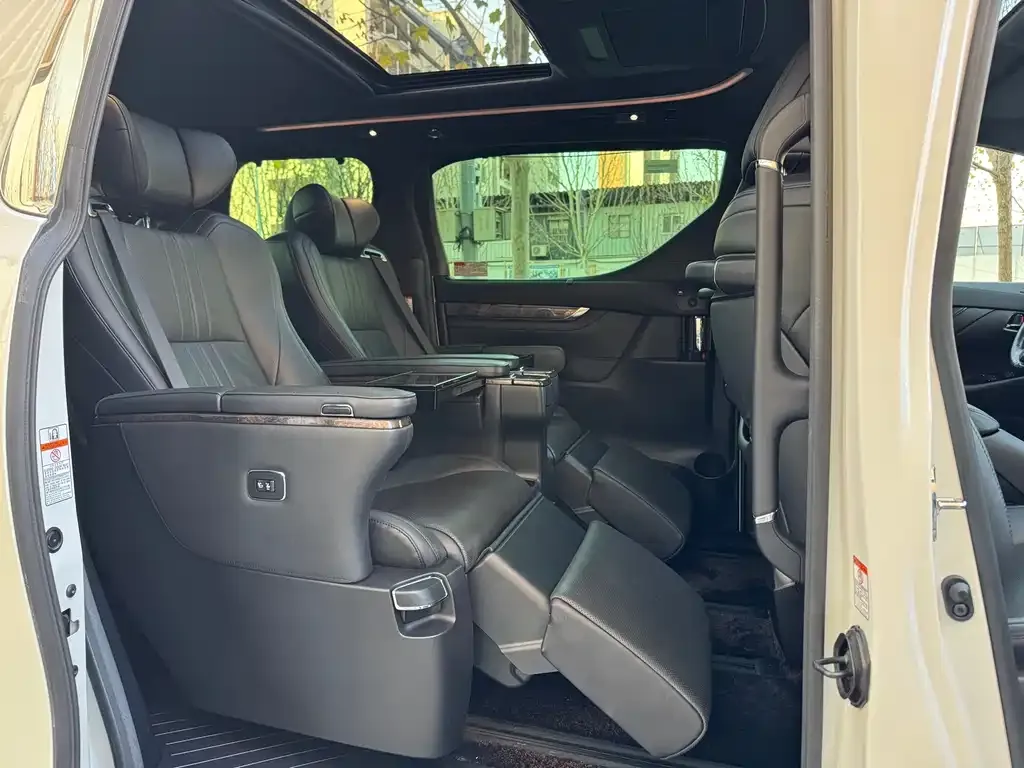 Toyota Vellfire — фото 3