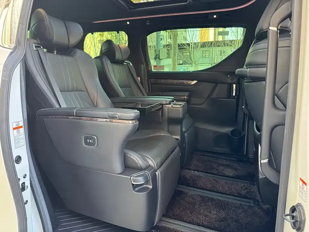 Toyota Vellfire — фото 5