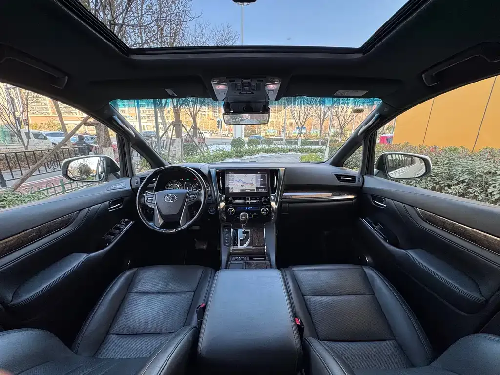 Toyota Vellfire — фото 10