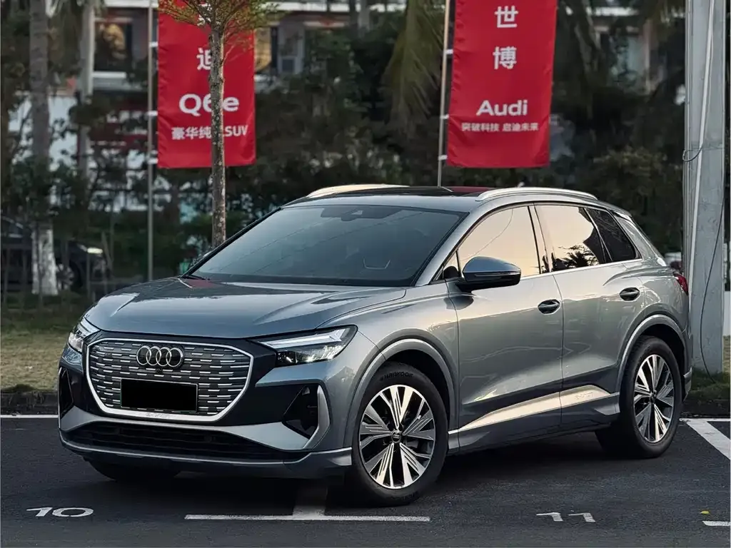 Audi Q4 e-tron — фото 1
