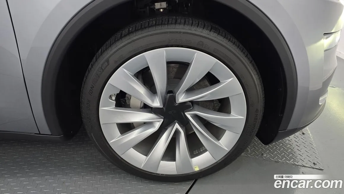 Tesla Model Y — фото 9