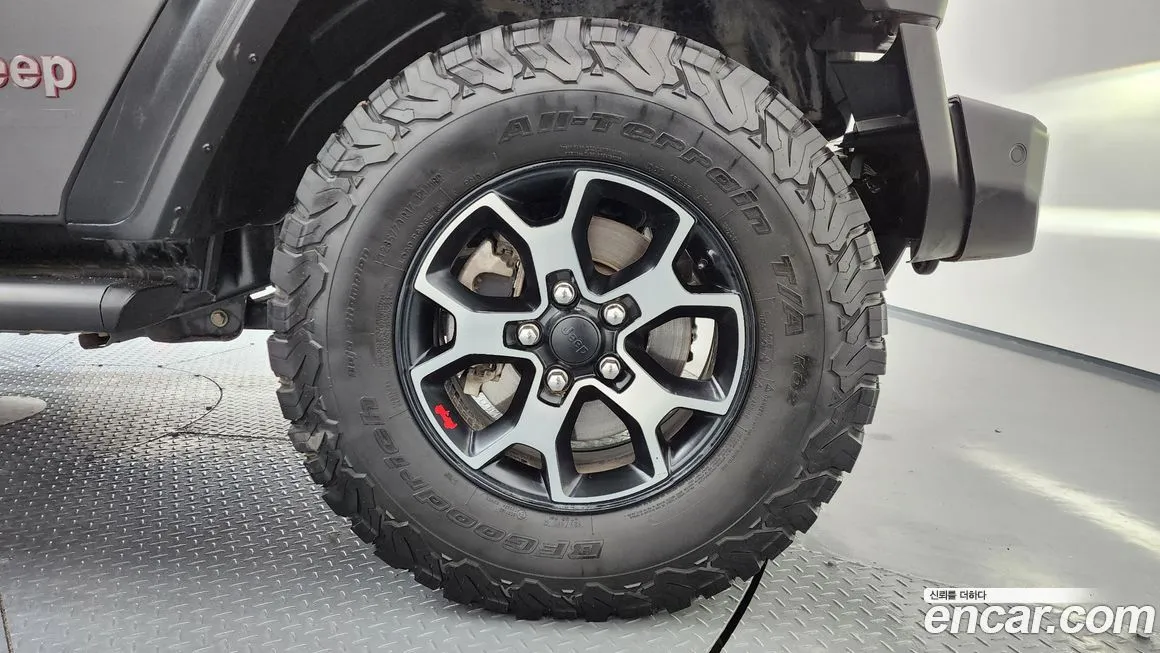 Jeep Wrangler — фото 10