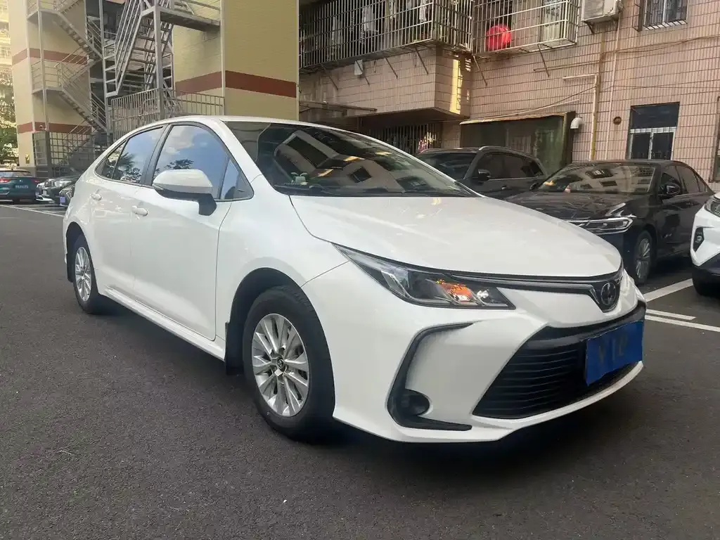 Toyota Corolla — фото 1