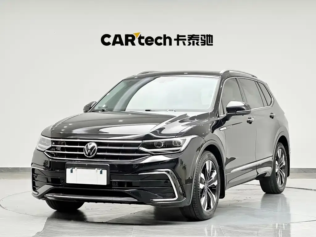 Volkswagen Tiguan L — фото 1