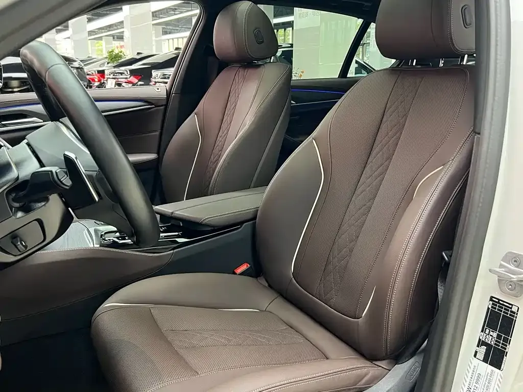 BMW 5 Series — фото 10
