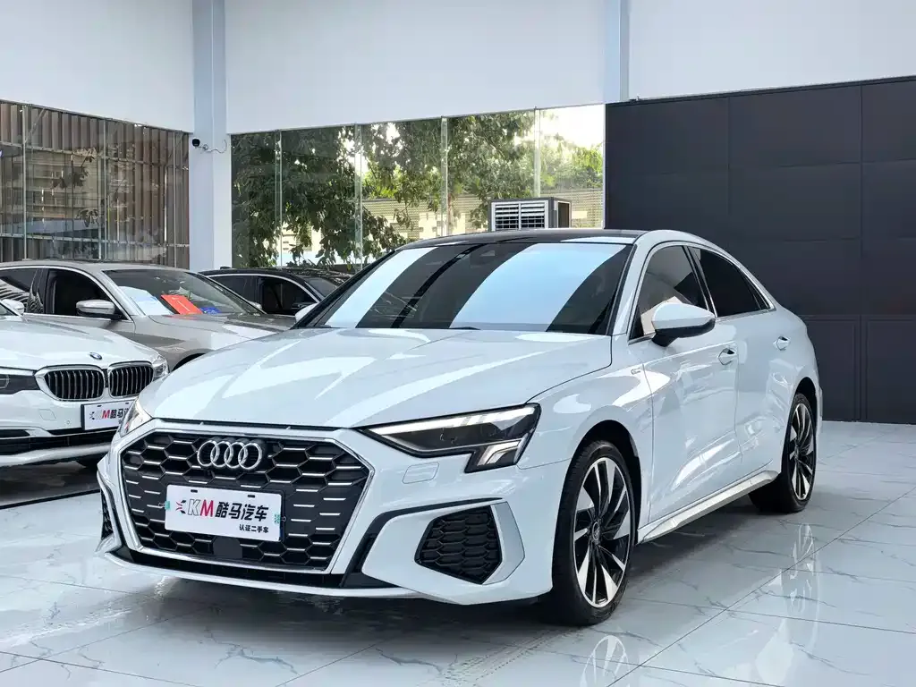 Audi A3 — фото 1