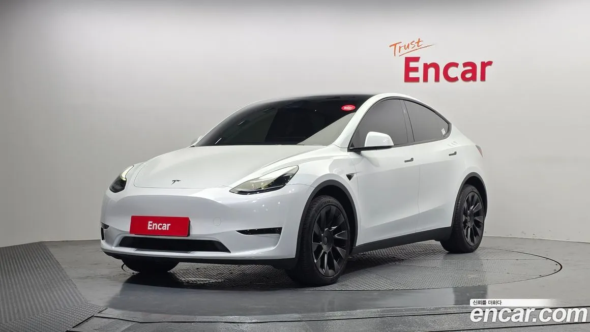 Tesla Model Y — фото 1