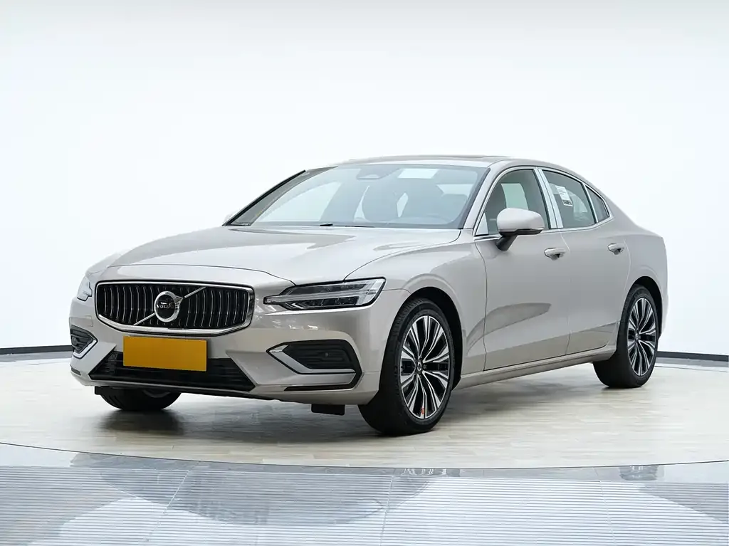 Volvo S60 — фото 1