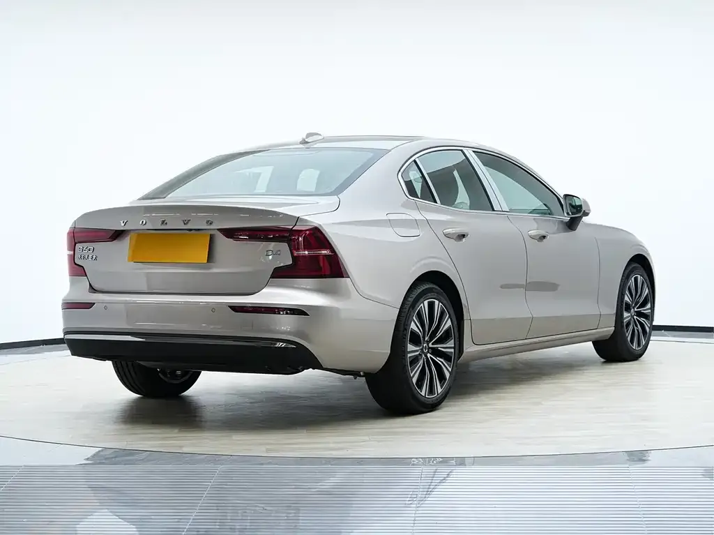 Volvo S60 — фото 10