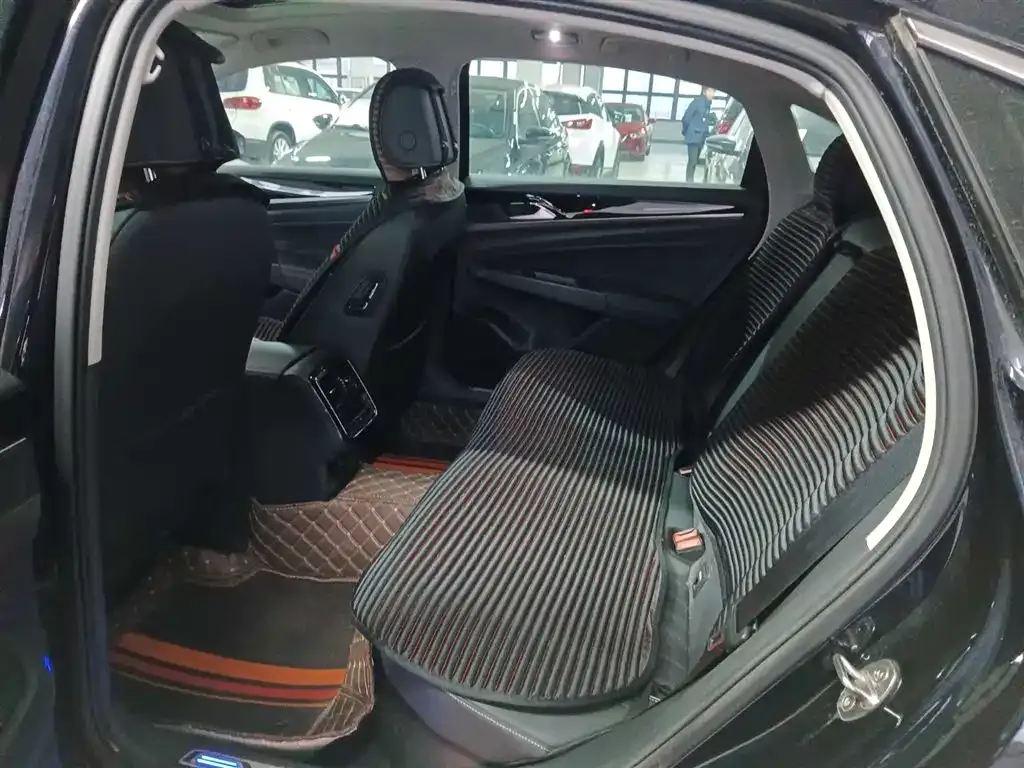Volkswagen Passat New Energy — фото 8