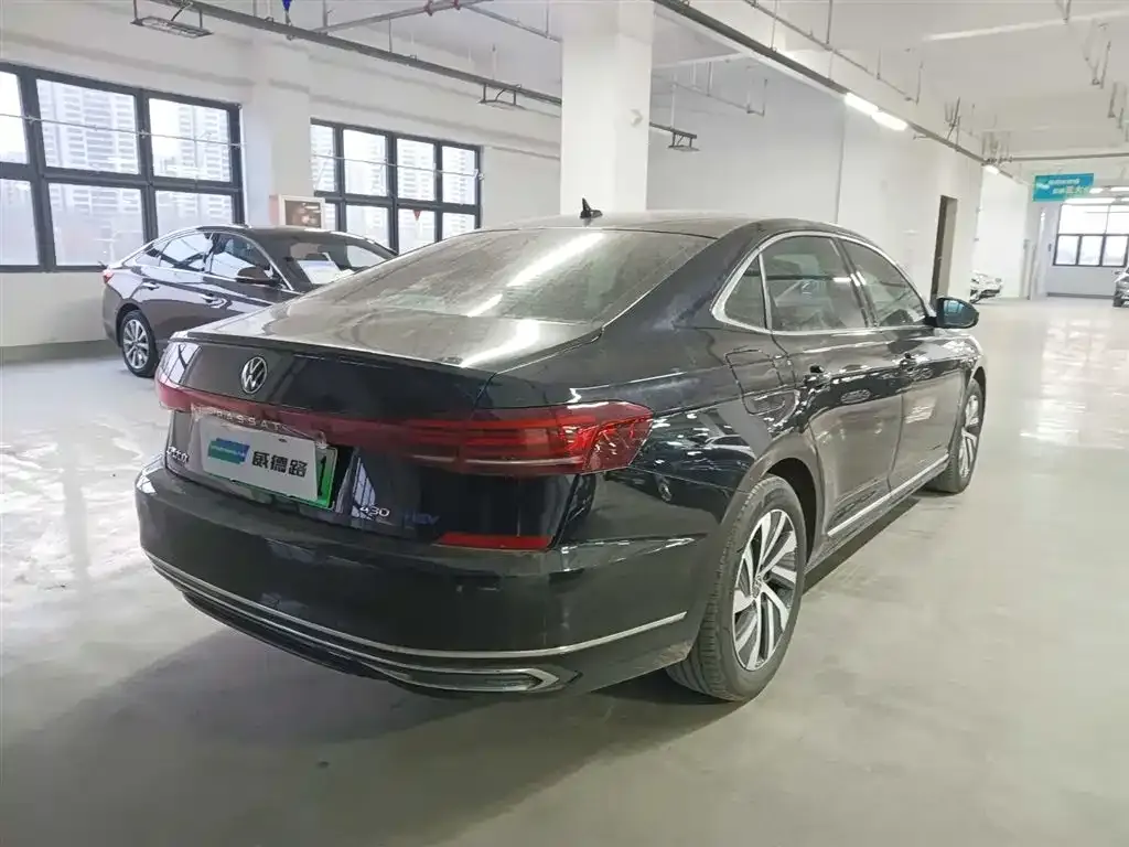 Volkswagen Passat New Energy — фото 3