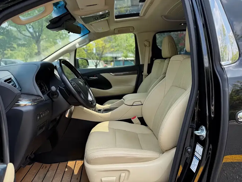 Toyota Vellfire — фото 8