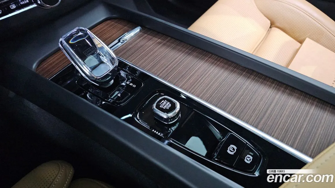 Volvo XC60 — фото 10
