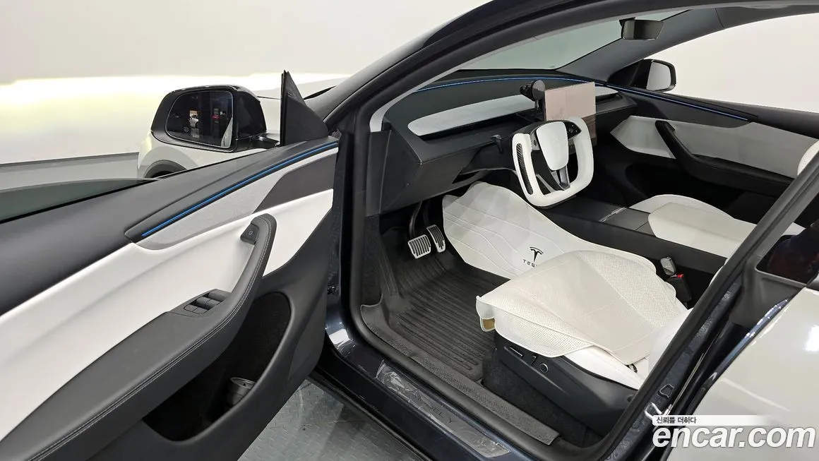 Tesla Model Y — фото 10