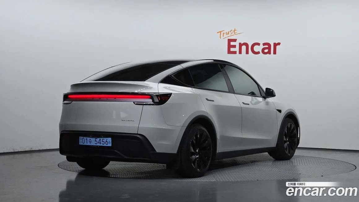 Tesla Model Y — фото 2