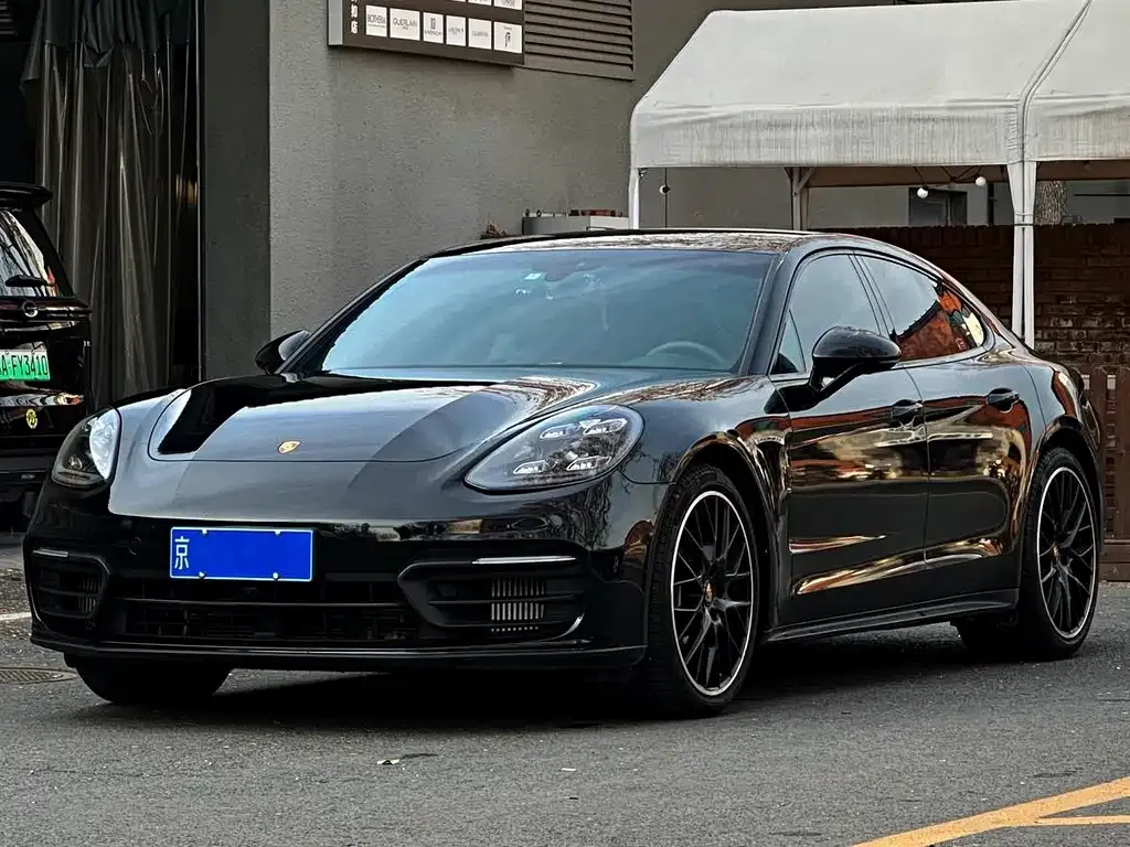 Porsche Panamera — фото 1