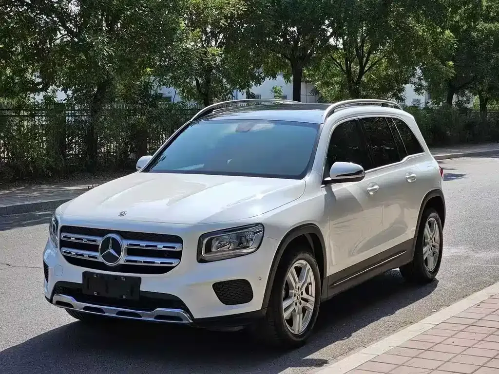 Mercedes-Benz GLB — фото 1