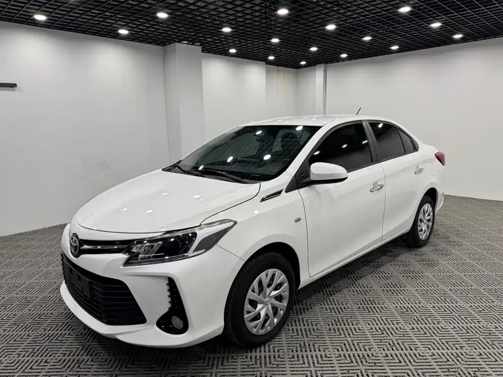 Toyota Vios — фото 1