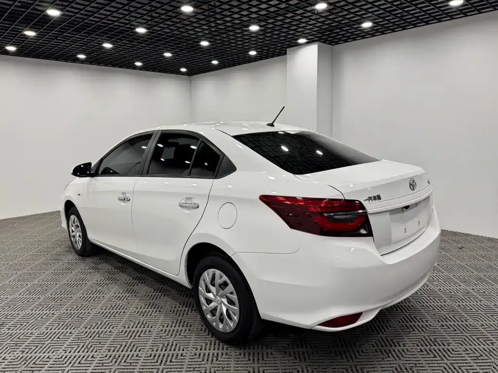 Toyota Vios — фото 9