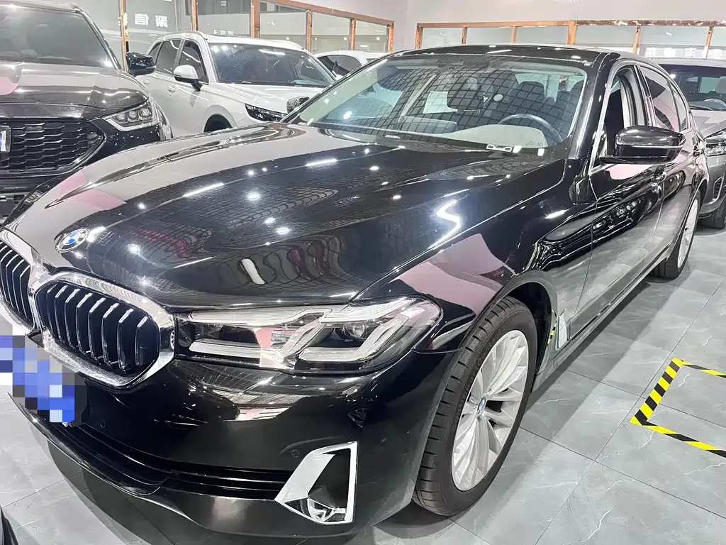 BMW 5 Series — фото 1