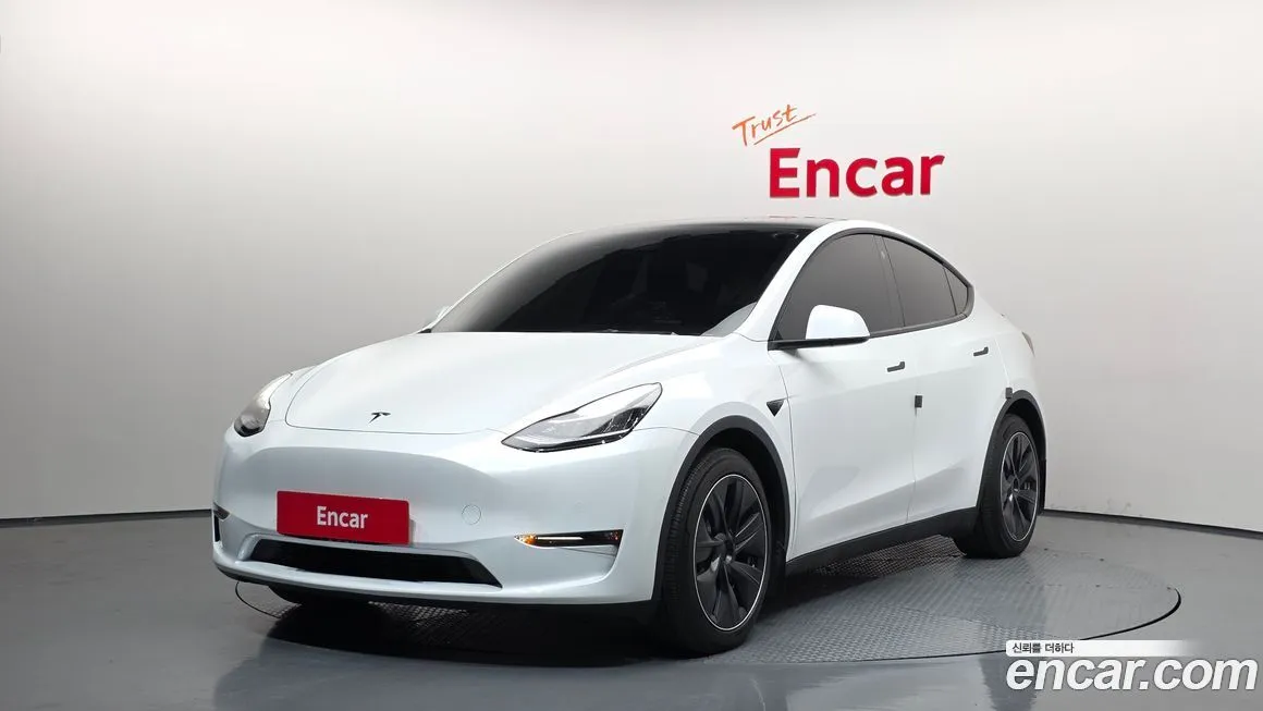 Tesla Model Y — фото 1