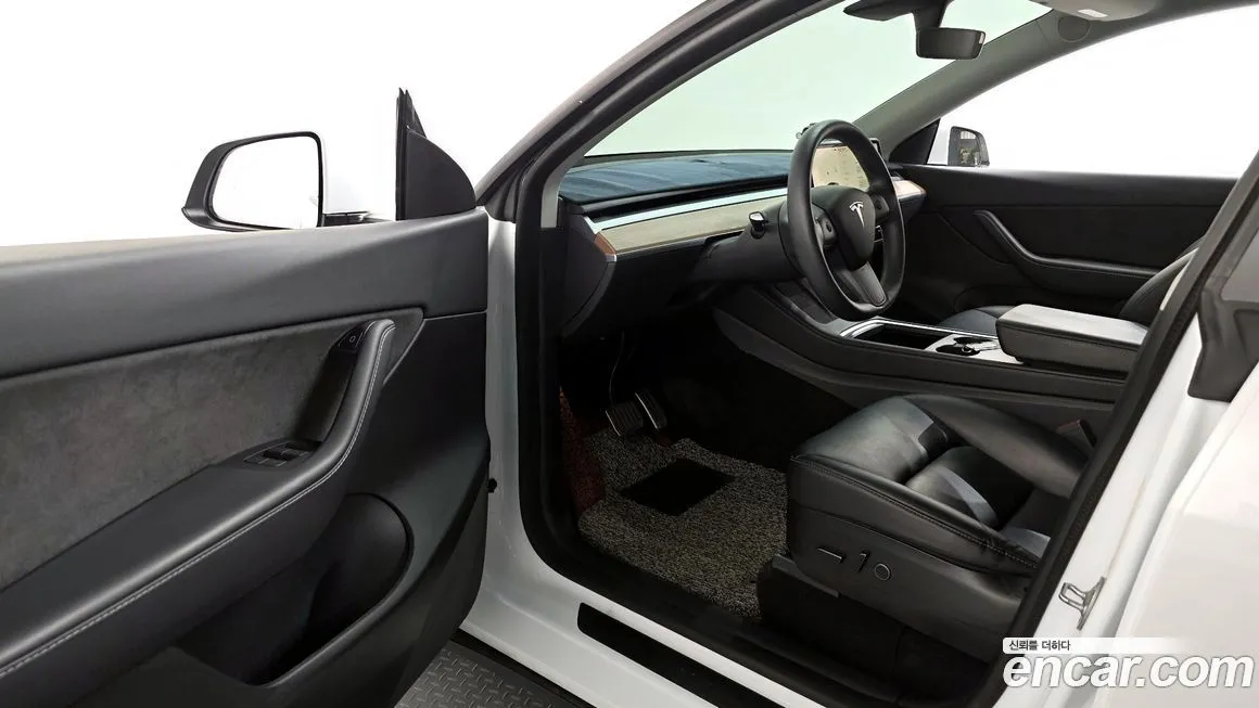 Tesla Model Y — фото 9