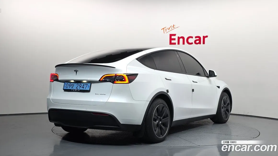 Tesla Model Y — фото 6