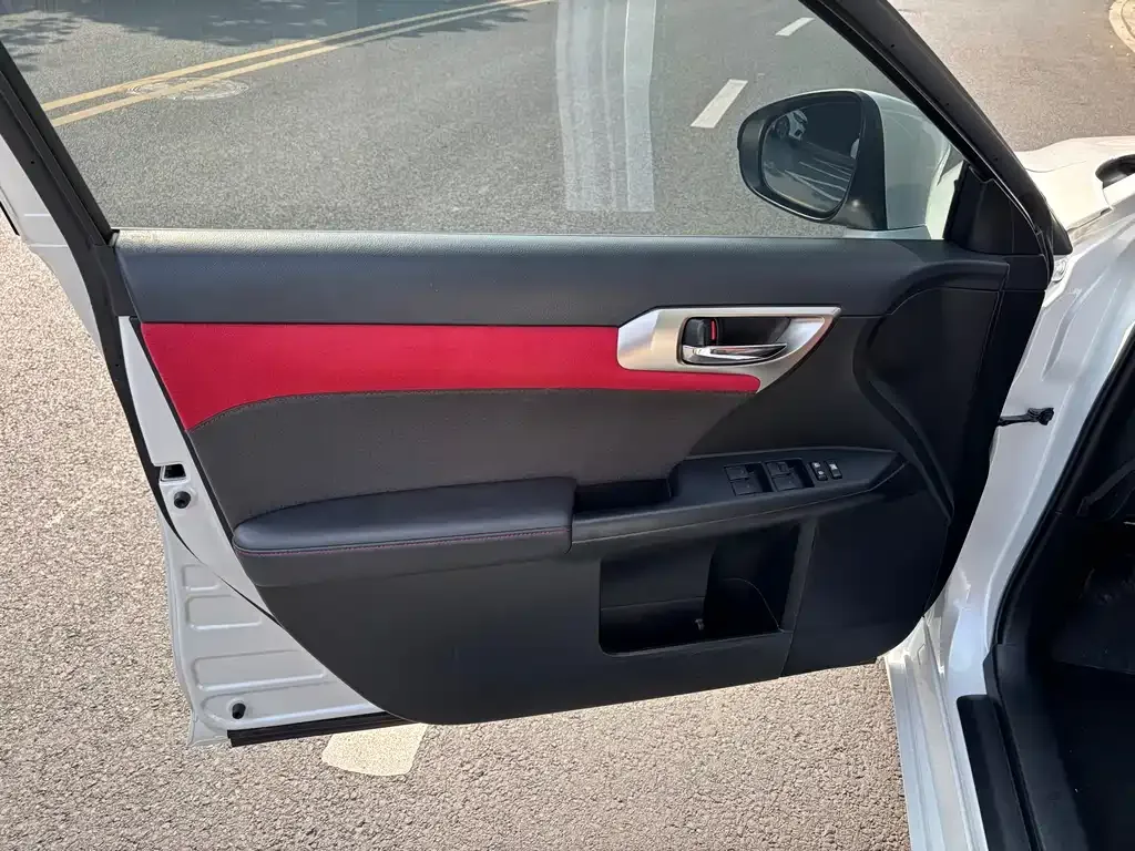 Lexus CT — фото 10
