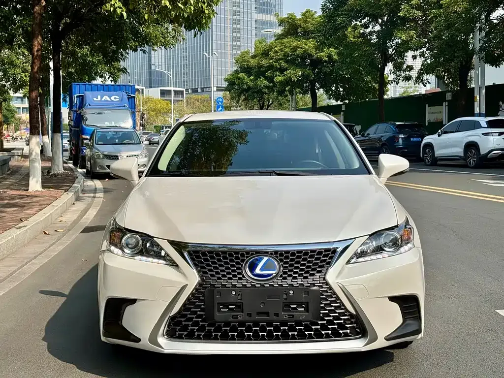 Lexus CT — фото 3
