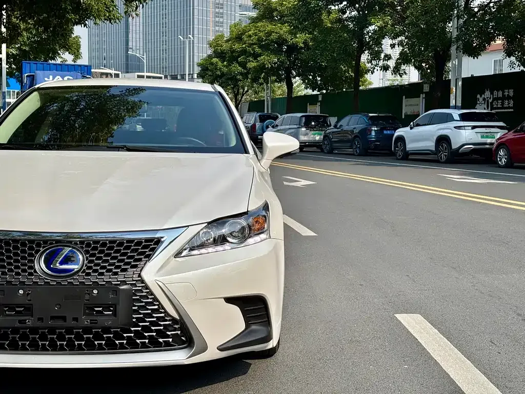 Lexus CT — фото 4