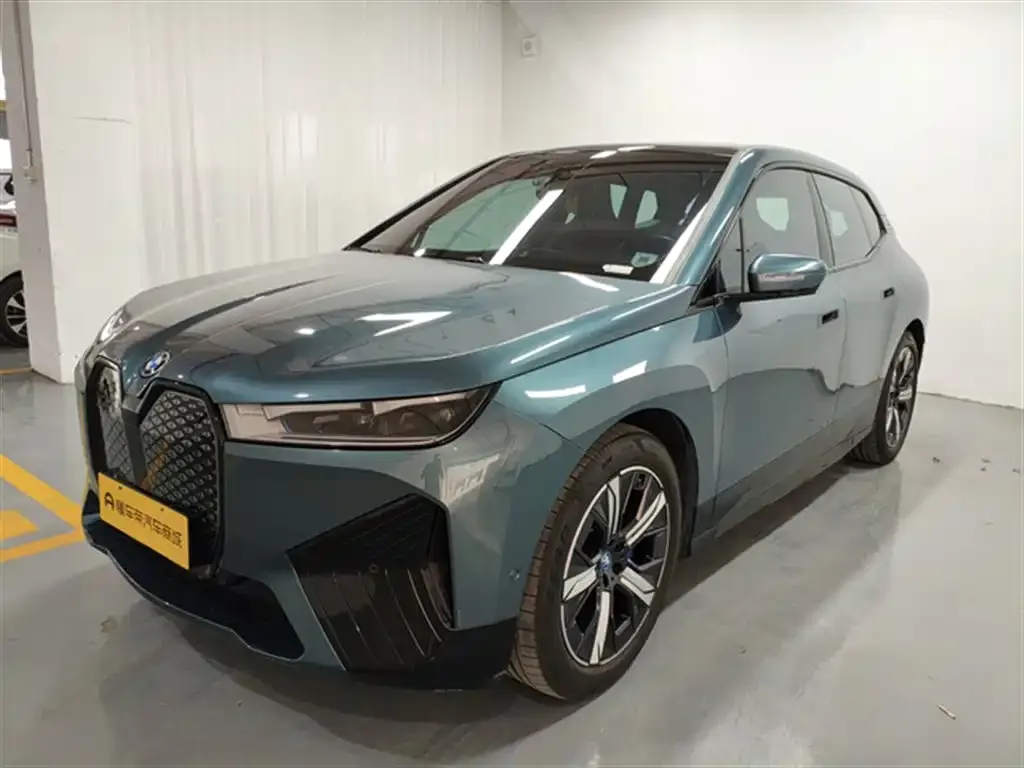 BMW iX — фото 1