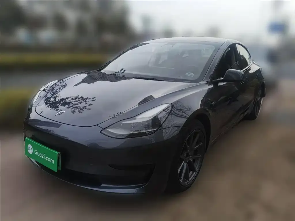 Tesla Model 3 — фото 1
