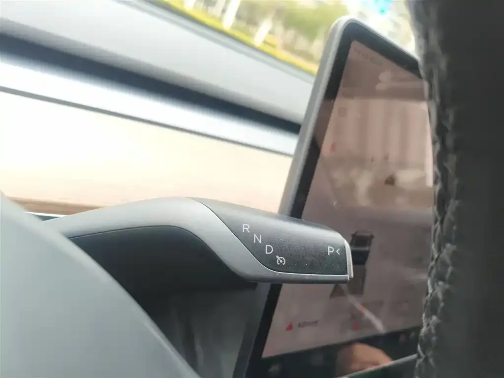 Tesla Model 3 — фото 3