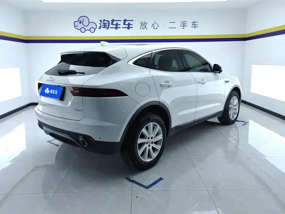 Jaguar E-PACE — фото 9