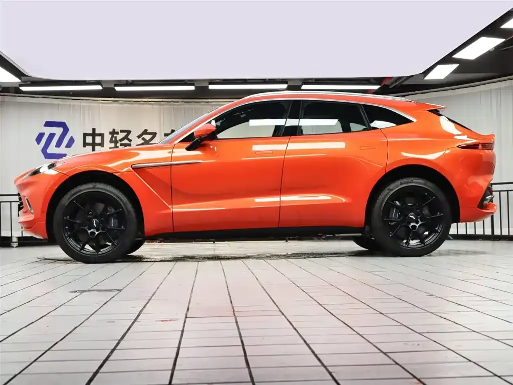 Aston Martin DBX — фото 9