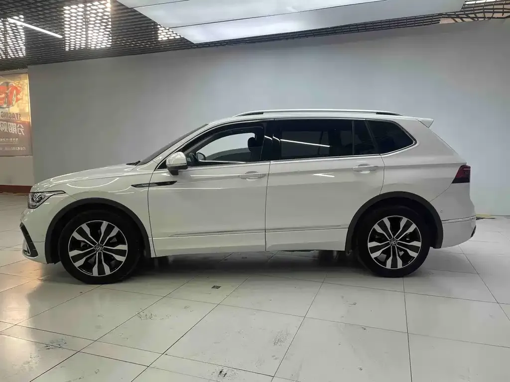 Volkswagen Tiguan L — фото 7