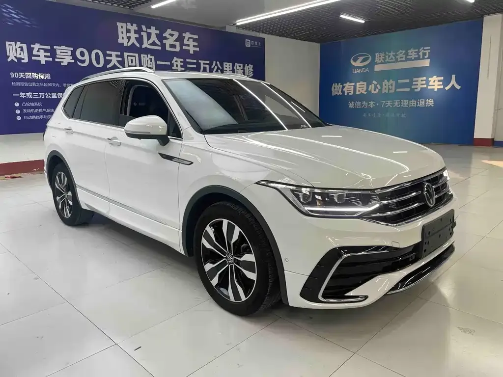 Volkswagen Tiguan L — фото 8