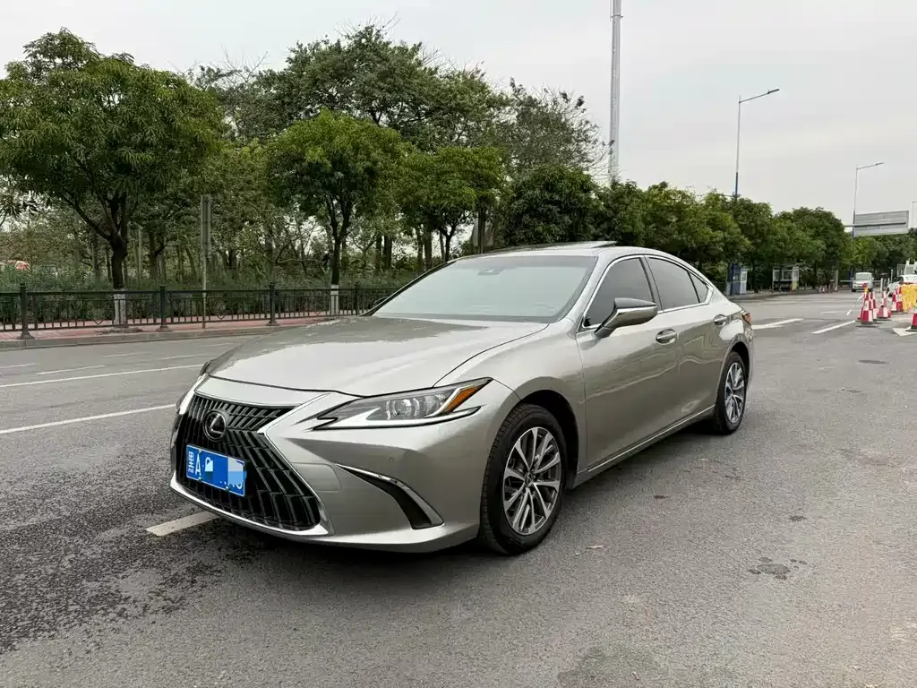 Lexus ES — фото 1