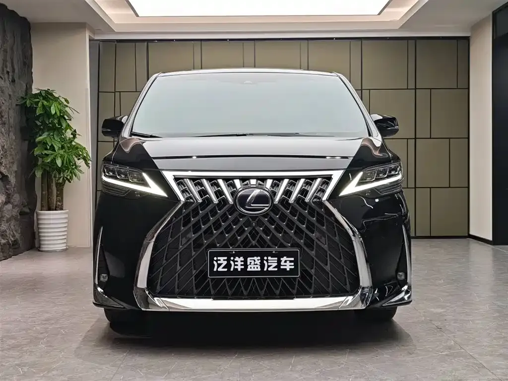 Lexus LM — фото 7