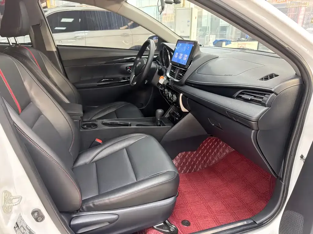 Toyota Yaris L — фото 3