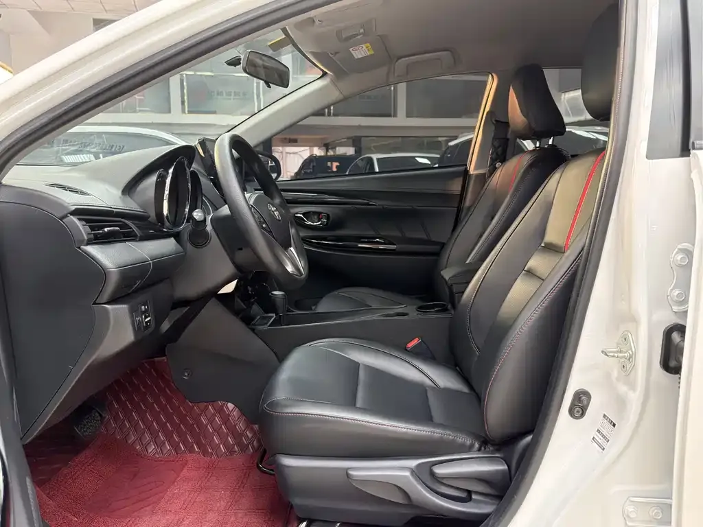 Toyota Yaris L — фото 9