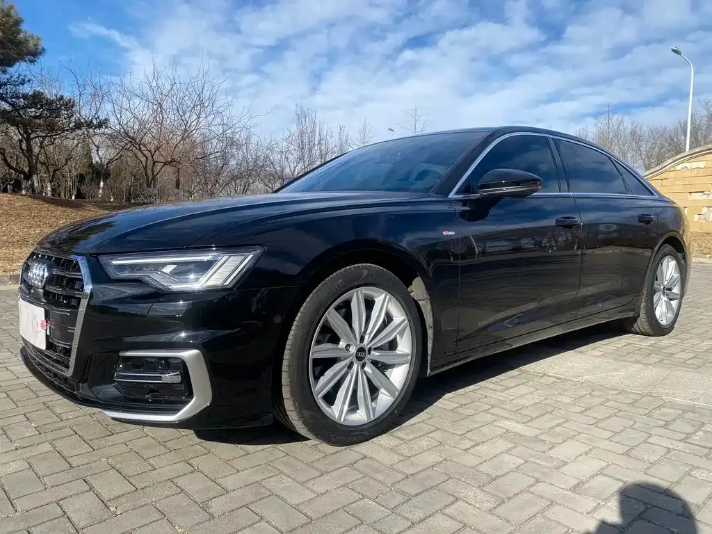 Audi A6L — фото 1