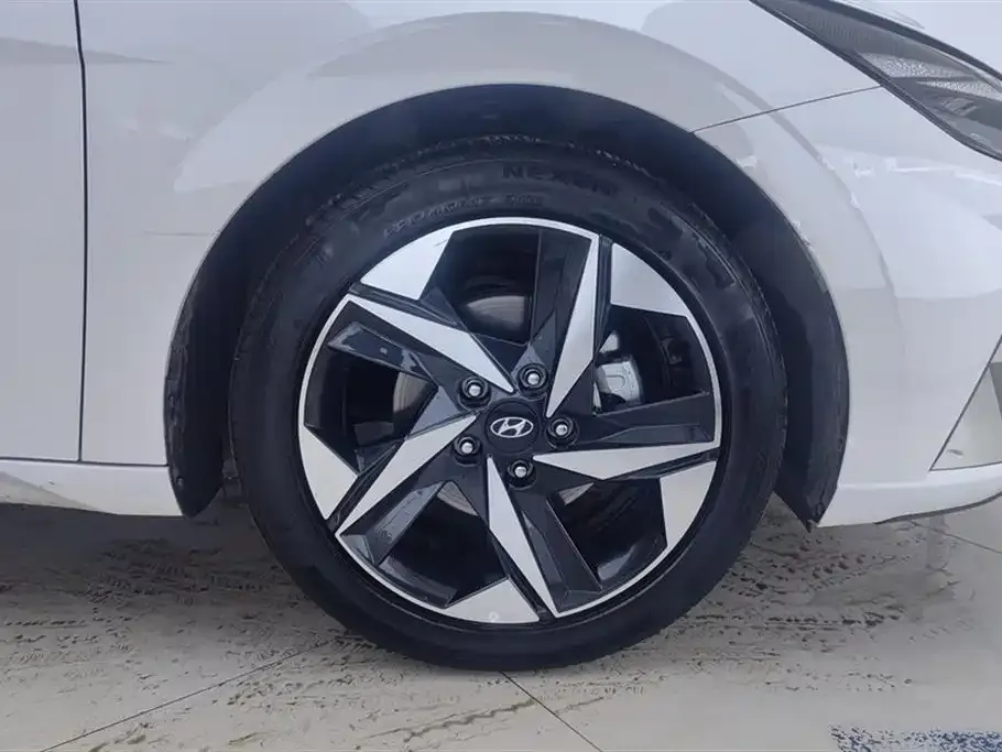 Hyundai Elantra — фото 6