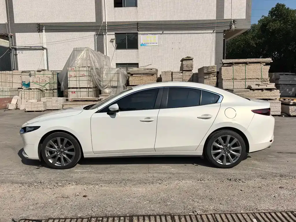 Mazda 3 Axela — фото 5