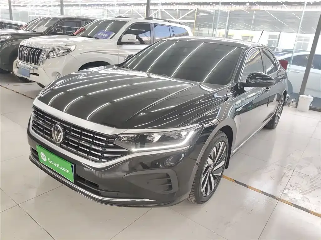 Volkswagen Passat — фото 1